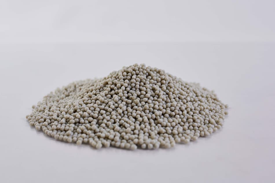 Plastic pellets from household waste