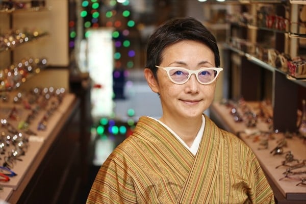 Porträt einer Frau in einem japanischen Kimono