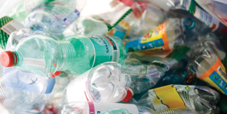 Imagen de botellas de plástico