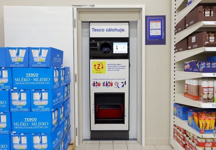 Photo d’un automate de déconsigne dans un magasin Tesco
