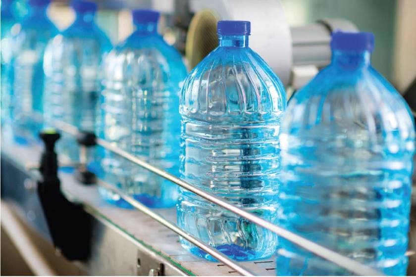 imagen de botellas de plástico
