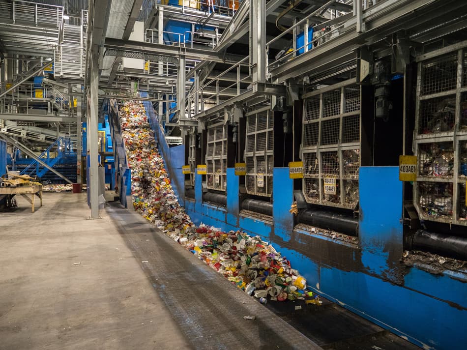 Waste sorting at TOMRA plant