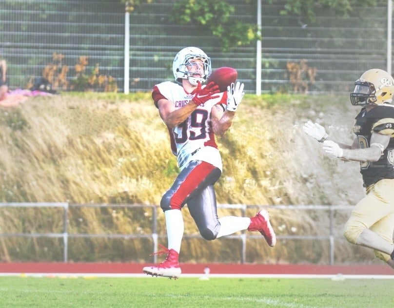 Mann spielt American Football