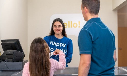 image of a girl and her father receiving money from a cashier