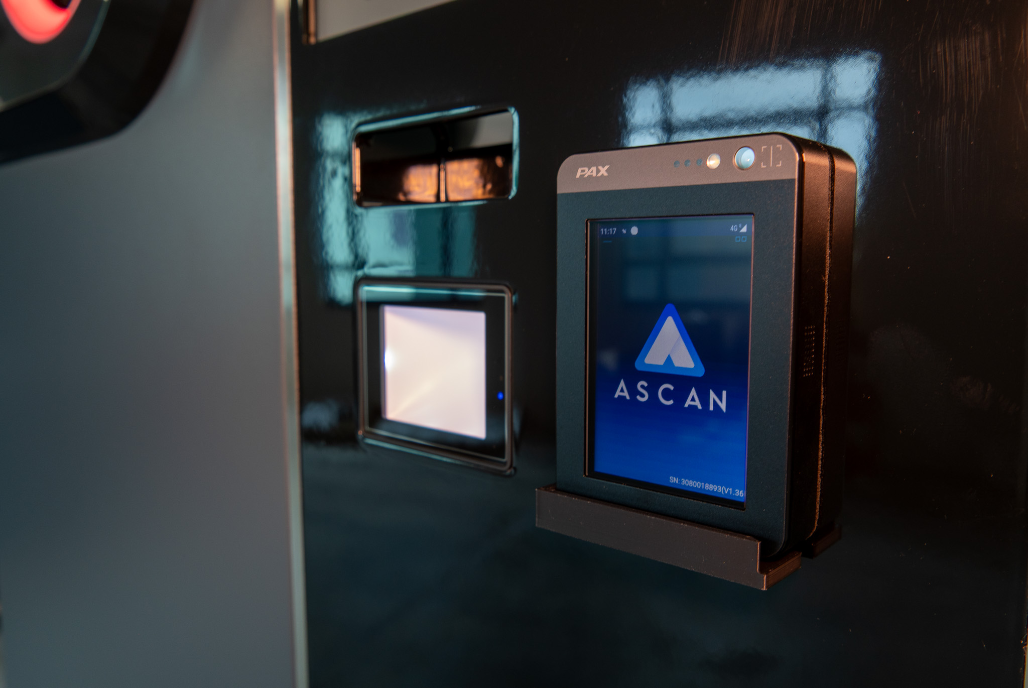 Image of the EZLink Card Reader on the TOMRA B5 Mix