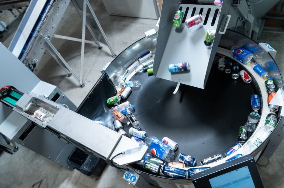 Discover the Technology Inside Reverse Vending Machines | TOMRA