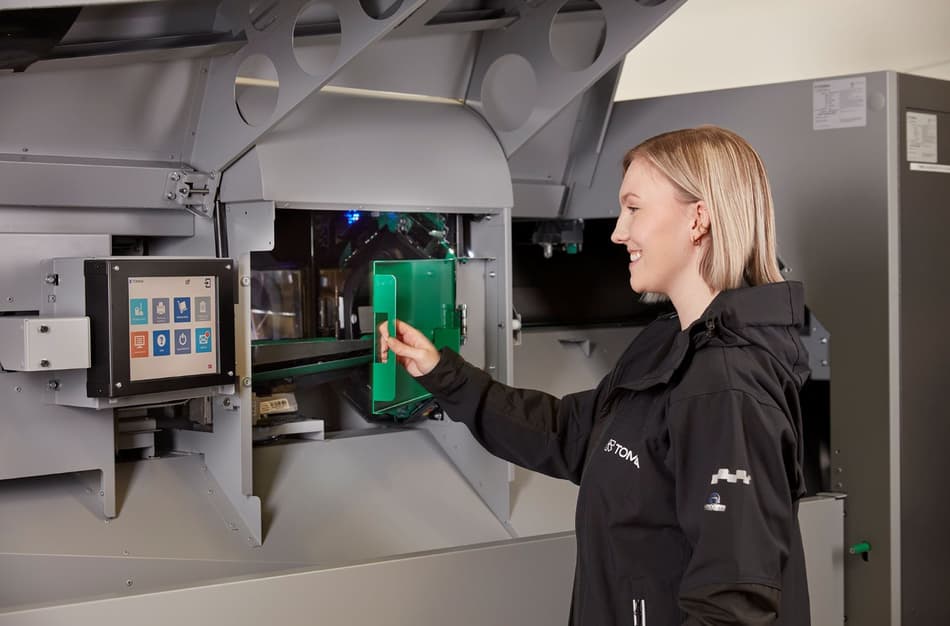 Discover the Technology Inside Reverse Vending Machines | TOMRA