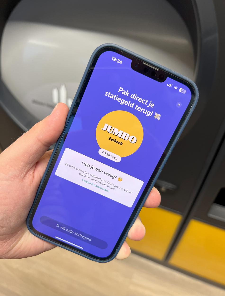 A phone showing a digital app allowing customers to use the TOMRA R1 drop and go functionality