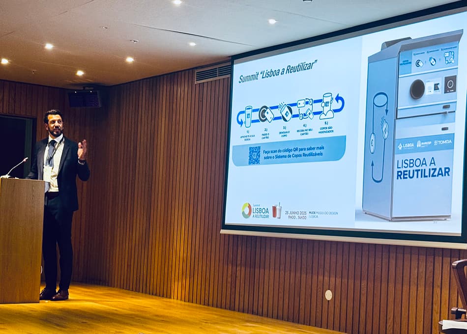 TOMRA Reuse business development manager Rui Quadrado presents the TOMRA reusable cup system at Lisbon showcase summit