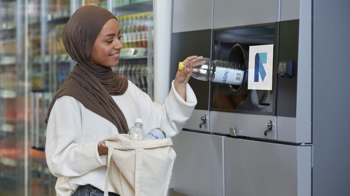 Reverse vending machine TOMRA B5