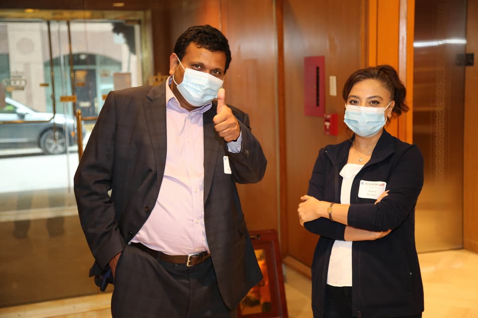 Two TOMRA team members standing side by side