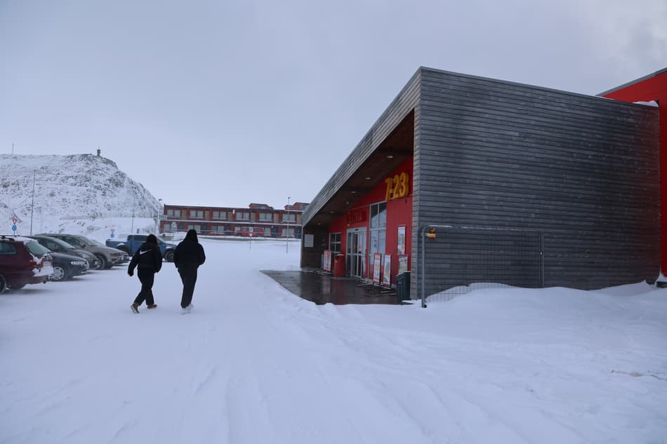 Extra store exterior