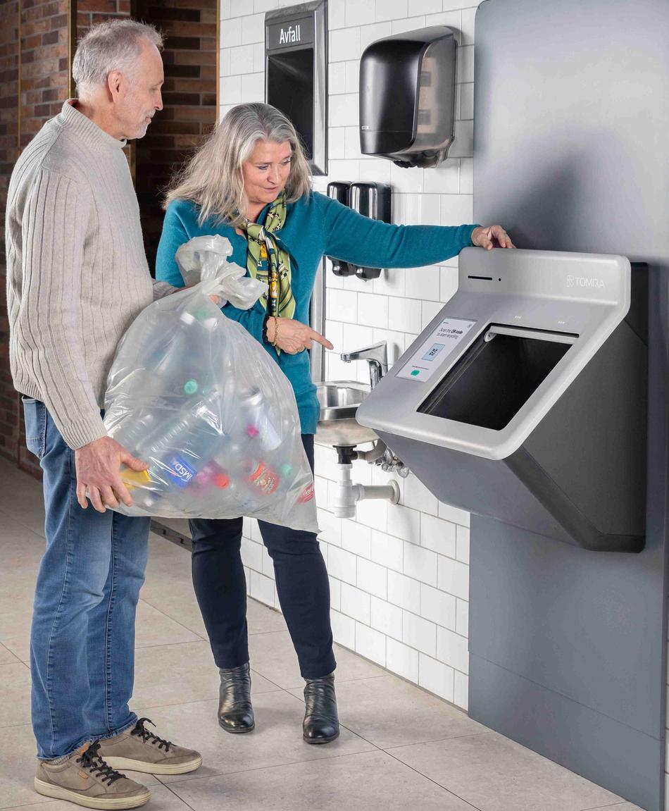 TOMRA R2 reverse vending machine | TOMRA
