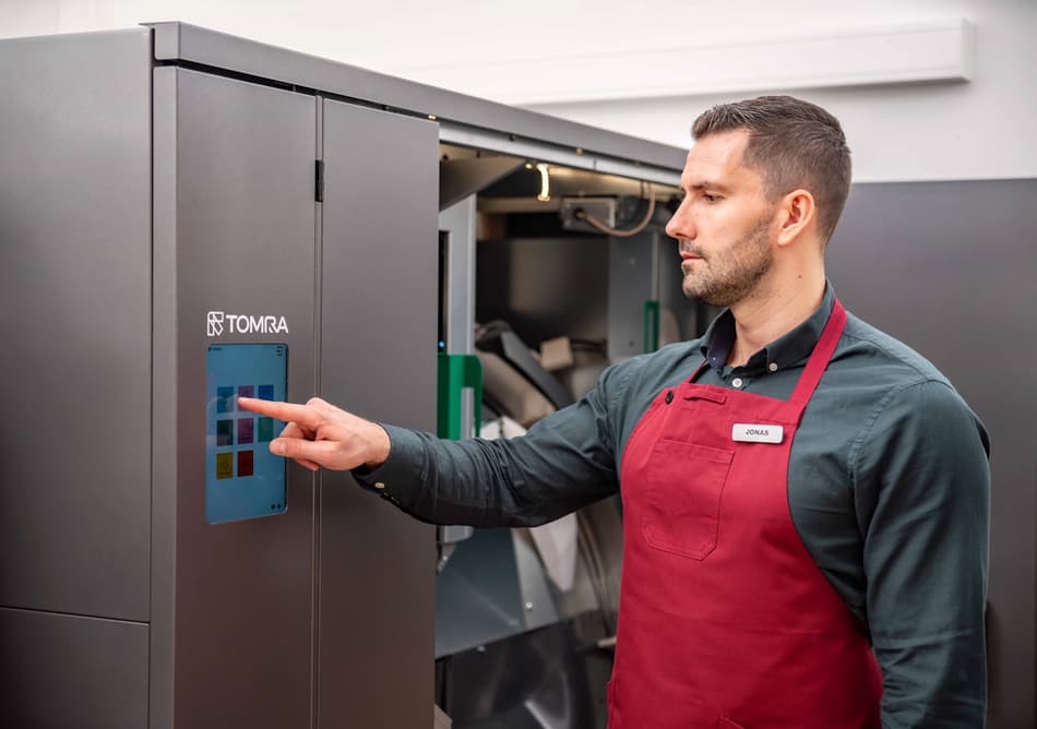 Reverse Vending Machine Design: TOMRA’s User-Centric Approach | TOMRA
