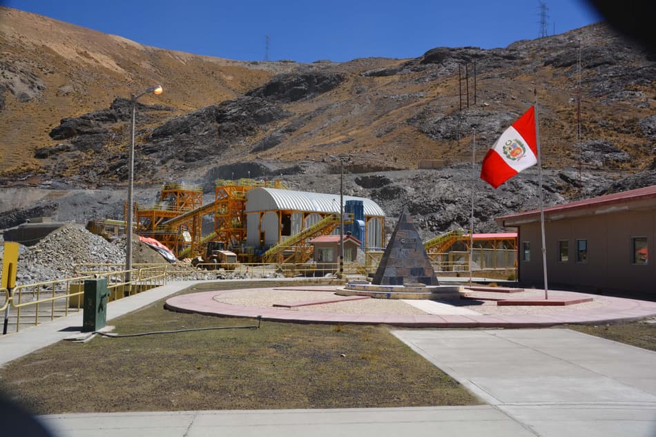 Vor der Minsur SA San Rafeal Zinnmine
