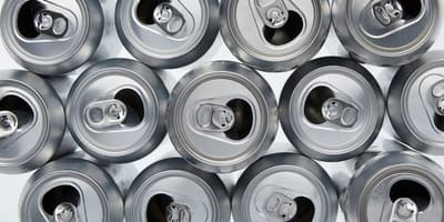 latas de aluminio en horizontal