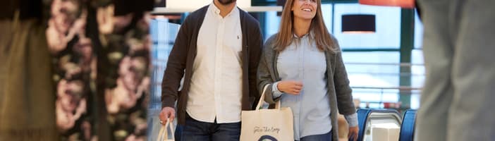 happy couple arriving to shopping