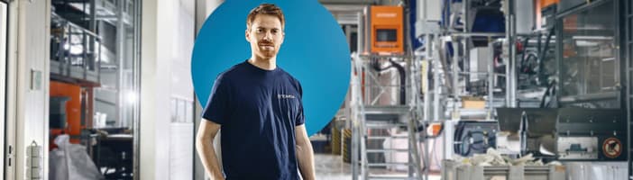 TOMRA Blue World image of Recycling person