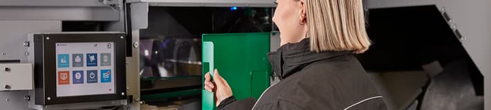 Service women in front of TOMRA R1 reverse vending machine