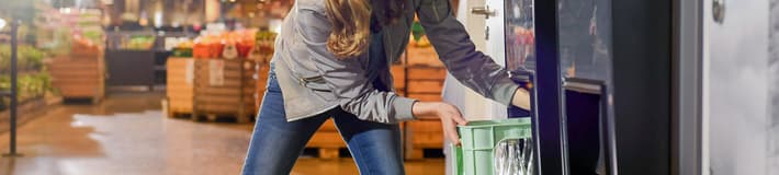 lady using t9 with crates