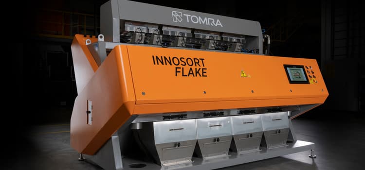 INNOSORT FLAKE TM simultaneously sorts flakes by polymer, color and transparency