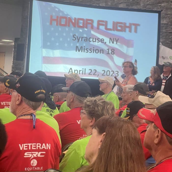 Bild des Honor Flight Events am Flughafen