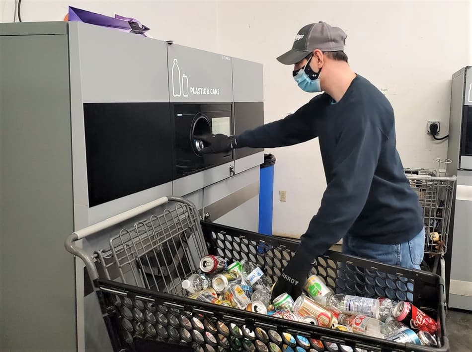 TOMRA employee at The Arc Eastern Connecticut