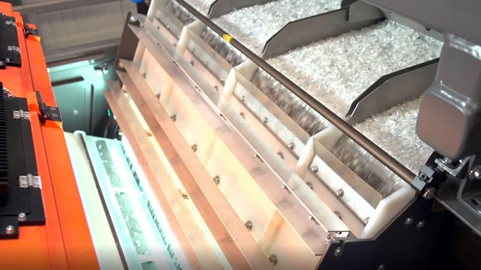 Image of plastic flakes in sorter