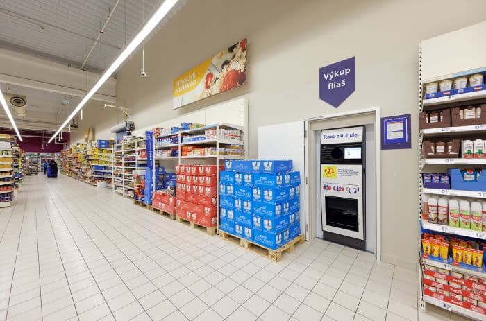 Tesco store with TOMRA reverse vending machine