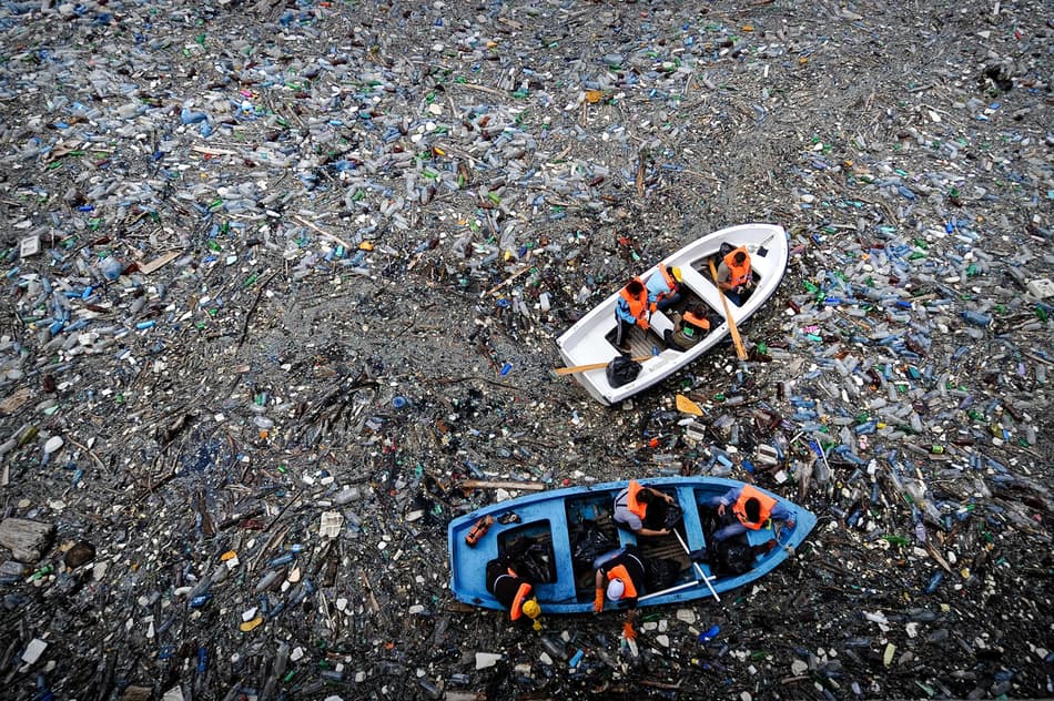 Plastic pollution in ocean