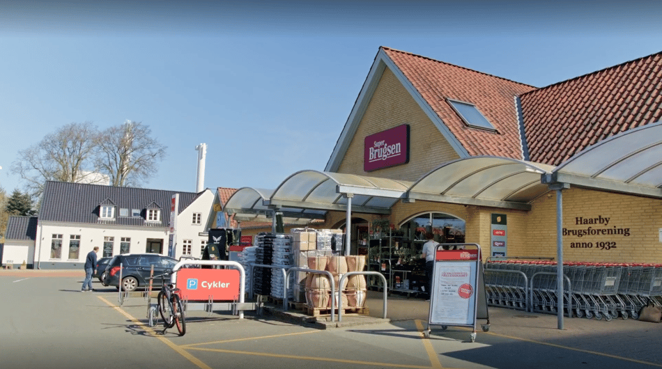 Image of SuperBrugsen Haarby store seen from the outside
