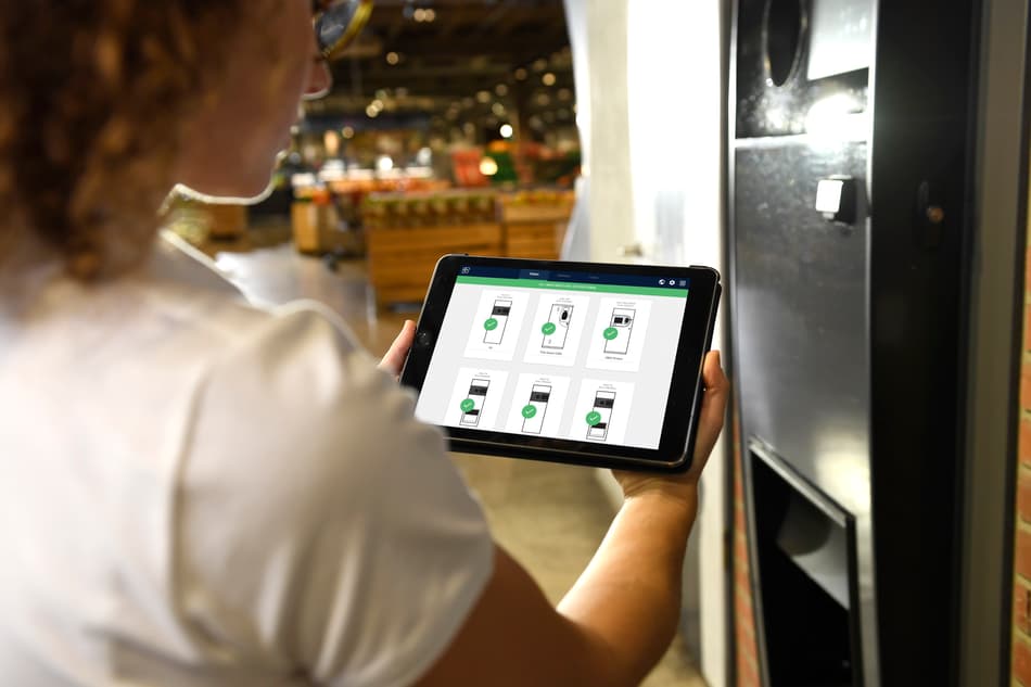 Employee with pad NotifyAssist