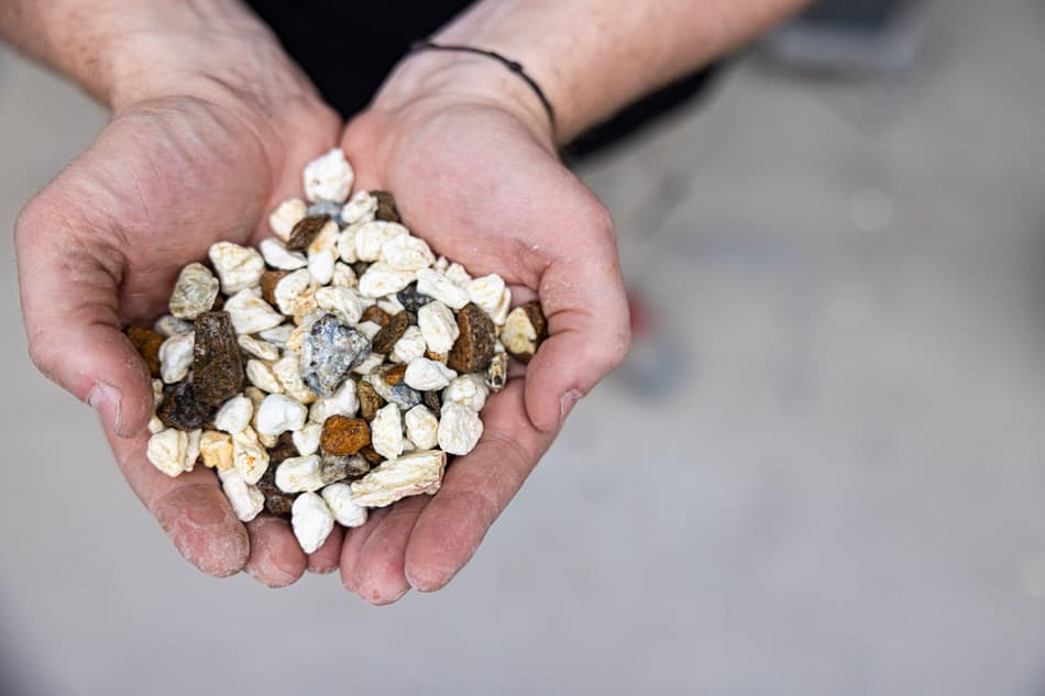 Magnesite Hands