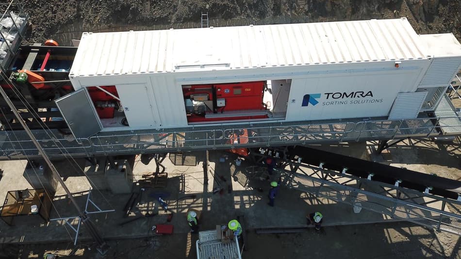 Top view of the TOMRA COM XRT 2.0 sorter at the Eastern Chrome mines