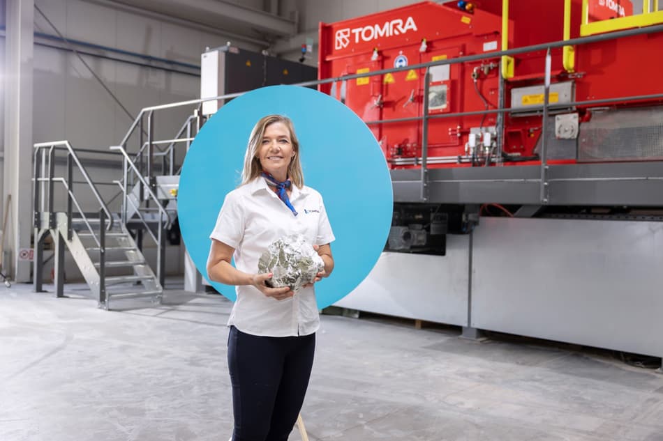 Minería Helga sujetando un mineral fondo máquina centro de pruebas wedel globo azul