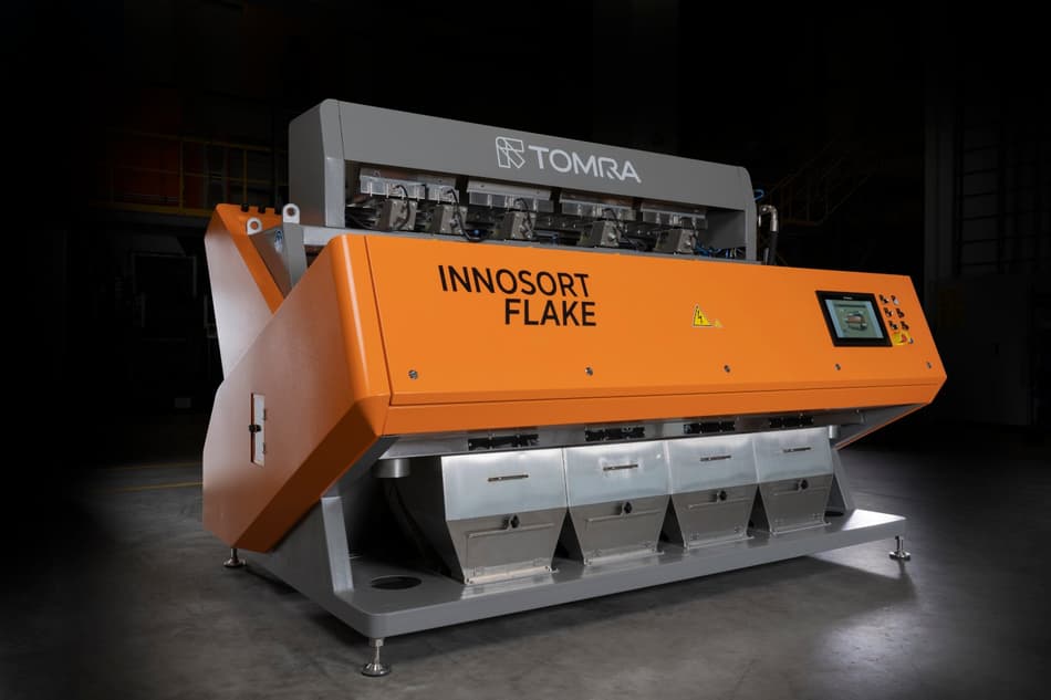 INNOSORT FLAKE TM simultaneously sorts flakes by polymer, color and transparency