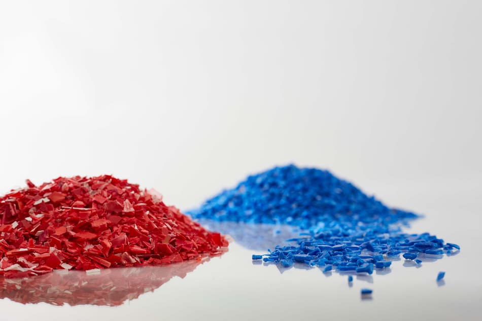 Sensor-based sorting accurately separates red and blue PP flakes