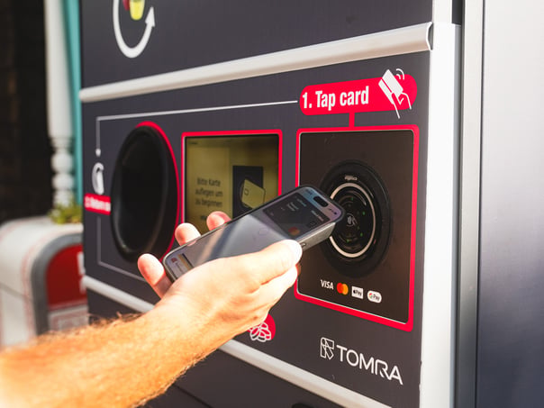 Registering digital deposit return payment with smartphone 